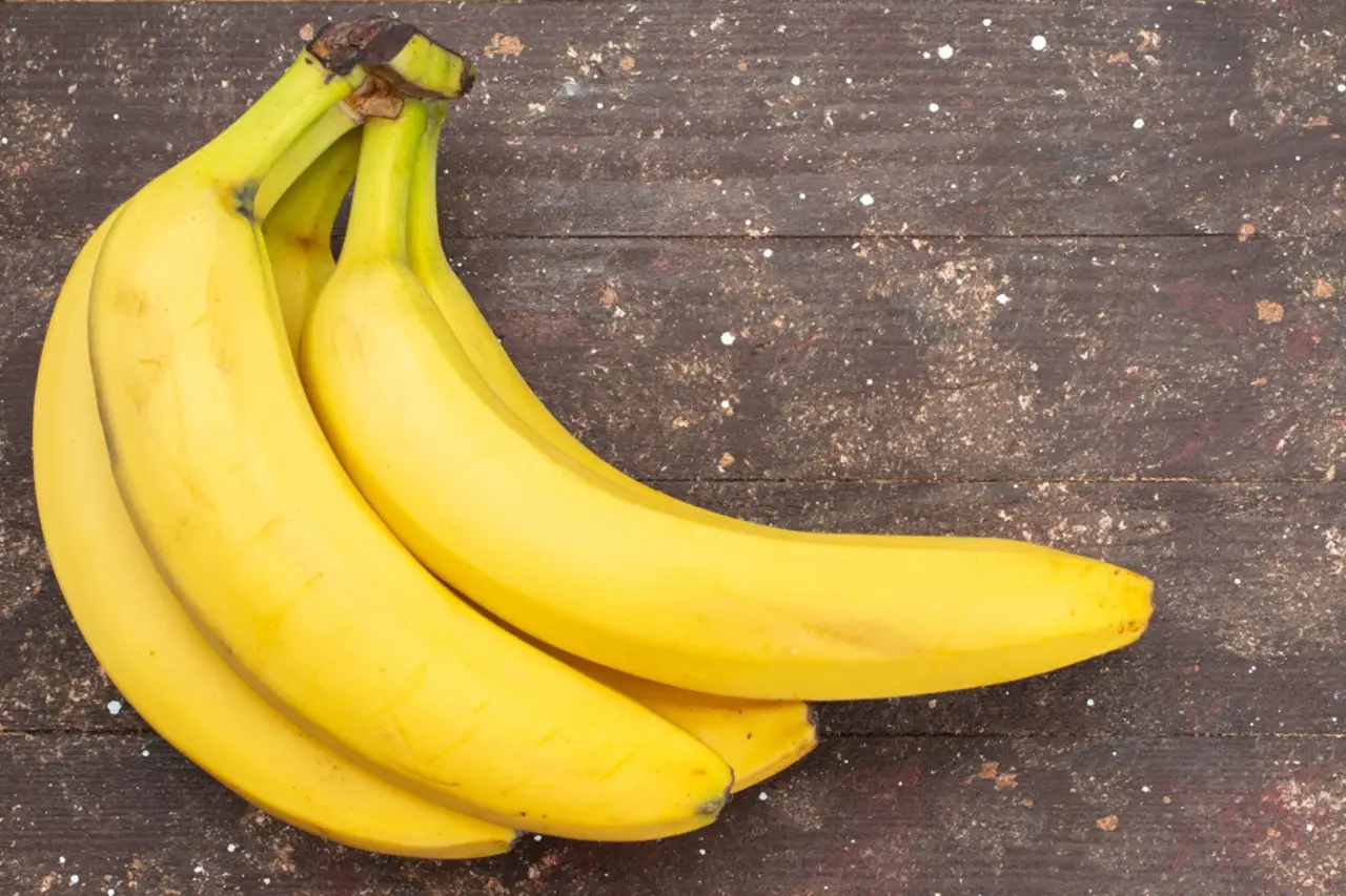 Mangi la banana per calmare l’acidità? Ecco cosa succede davvero al tuo stomaco